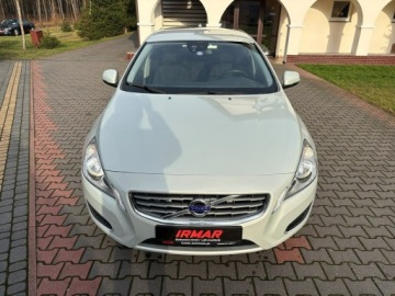 Volvo V60 I Kombi 1.6 T4 180KM 2011 Volvo V60 T4 180 KM Automat Podgrzewane fotele, zdjęcie 2