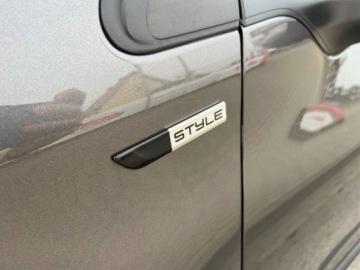 Peugeot 2008 I SUV Facelifting 1.2 PureTech 130KM 2017 Peugeot 2008 Style Nawigacja Klimatyzacja Parktronic El.szyby El.Lusterka, zdjęcie 20