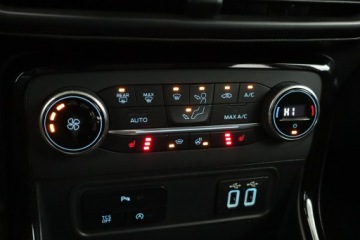 Ford Ecosport II SUV Facelifting 1.0 EcoBoost 140KM 2019 Ford Ecosport 1.0 EcoBoost, Salon Polska, zdjęcie 15