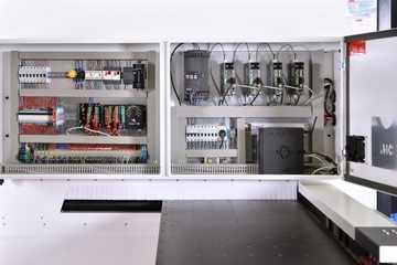 Сверлильный центр с ЧПУ AHC 4012