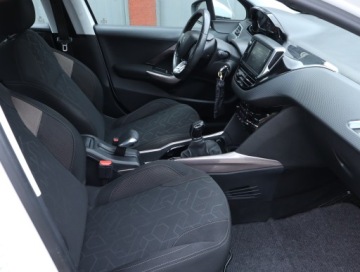 Peugeot 2008 I SUV 1.2 PureTech 110KM 2015 Peugeot 2008 1.2 PureTech, Salon Polska, zdjęcie 8