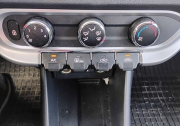 Kia Rio III 2015 Kia Rio 2015r, 1.1 CRDI. Lekko uszkodzony lewy przod. Jezdzi 1.1 Diesel, zdjęcie 12