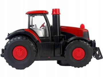 Фермерский трактор с прицепом, пускающим мыльные пузыри