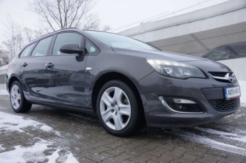 Opel Astra J Sports Tourer Facelifting 1.7 CDTI ECOTEC 110KM 2013 Opel Astra 1.7 Diesel 110 K. Klimatyzaqcja, Tempomat, LED, GWARANCJA 1.7, zdjęcie 9