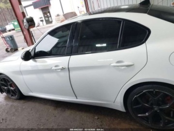 Alfa Romeo Giulia II Sedan Facelifting 2.0 Turbo 280KM 2020 Alfa Romeo Giulia Ti Sport 2020 2.0 Benzyna 280KM, zdjęcie 2