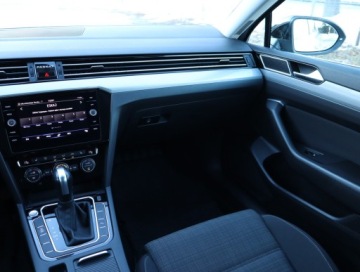 Volkswagen Passat B8 Limousine Facelifting 2.0 TSI 190KM 2020 VW Passat 2.0 TSI, Salon Polska, Automat, Navi, zdjęcie 7