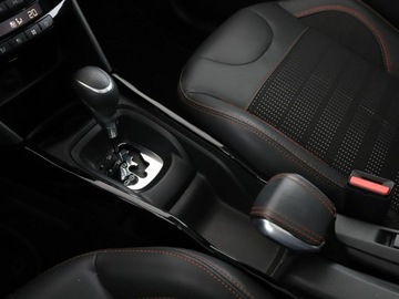 Peugeot 2008 I SUV Facelifting 1.2 PureTech 110KM 2018 Peugeot 2008 GT-Line automat panorama navi PDC, zdjęcie 28