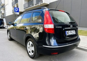 Hyundai i30 I CW 1.4 DIHC CVVT 109KM 2009 Hyundai i30 klima Isofix Relingi Warszawa 1.4 Benzyna 109KM, zdjęcie 3