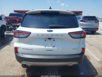 Ford Escape III 2021 Ford Escape Titanium 2021 2.0l 2.0 Benzyna 250KM, zdjęcie 3