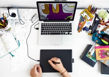 Графический планшет Wacom One M CTL-672-S черный/красный