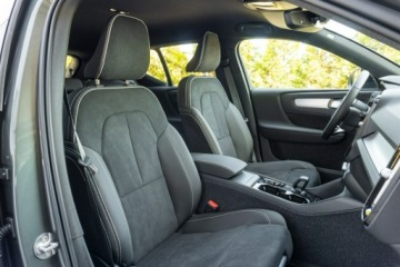 Volvo XC40 Crossover Facelifting 2.0 B3 163KM 2026 Volvo XC 40 Plus Dark B3 Mild Hybrid Benzyna, zdjęcie 10