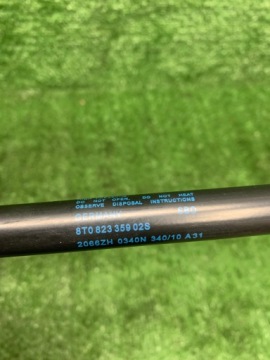 8T082335902S, Dämpfer der Kühlergrill Audi 8T082335902S A5 8T | thumb 1