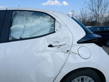 Toyota Yaris IV Hatchback 1.5 Dynamic Force 125KM 2022 Toyota Yaris 1.5benz 125KM/Salon PL/I WŁ/FV23%, zdjęcie 3