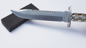 КАМЕННАЯ, БЫЛЬНАЯ, ДВУХСТОРОННЯЯ ТОЧИЛКА ДЛЯ НОЖЕЙ, СПРИНТЕРОВ