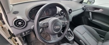 Audi A1 I Hatchback 3d 1.6 TDI 105KM 2010 Audi a1 2010r, 1.6 TDI. Uszkodzone boki. Jezdzi. 1.6 Diesel 105KM, zdjęcie 8