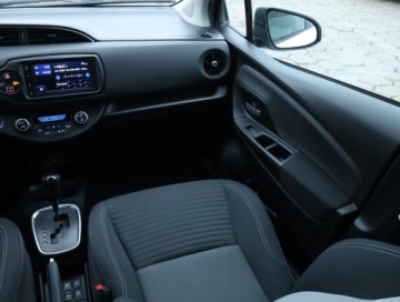 Toyota Yaris III Hatchback 5d Facelifting 2017 1.5 Hybrid 100KM 2020 Toyota Yaris 1.5 Hybrid, Automat, Klima, zdjęcie 7