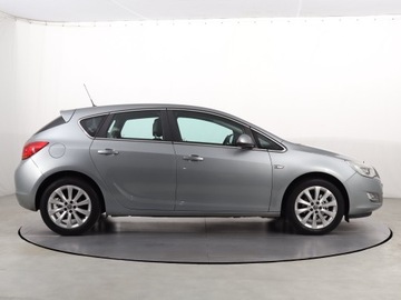 Opel Astra J Hatchback 5d 1.4 Twinport ECOTEC 100KM 2011 Opel Astra 1.4 16V, Klima, Parktronic,ALU, zdjęcie 5