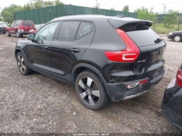 Volvo XC40 Crossover 2.0 T5 247KM 2020 Volvo XC 40 T5 Momentum 2020 2.0l 2.0 Benzyna 248KM, zdjęcie 3