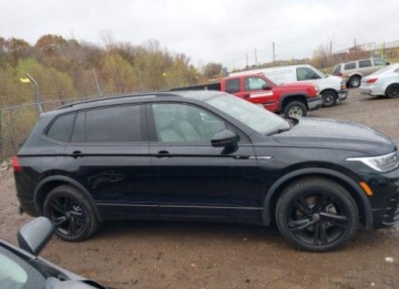 Volkswagen Tiguan II 2023 Volkswagen Tiguan 2023, 2.0L, SE R-LINE BLACK, od ubezpieczalni 2.0 Benzyna, zdjęcie 3