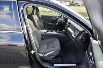 Volvo XC60 II 2021 Volvo XC 60 B4 B Geartronic Momentum Pro 2.0 benzyna 197KM 2021r, zdjęcie 10