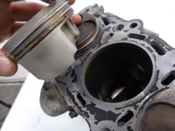 Suzuki GSX-R 600 K1 K2 K3 Картеры Поршни Блок двигателя