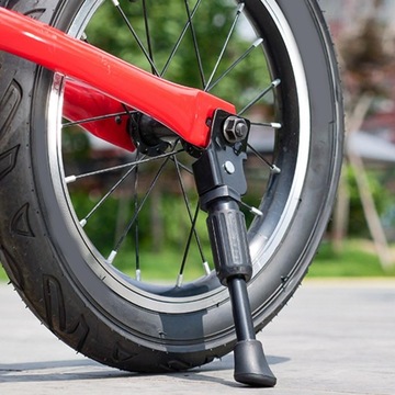 Велосипедная нога в педали