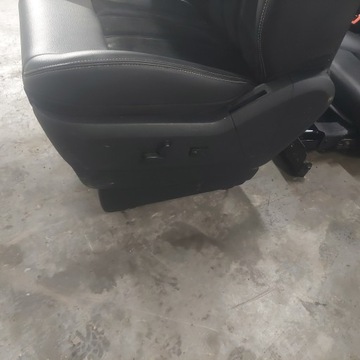 VOYAGER TOWN CARAVAN 11-20R KOMPLET SEDADLA POL KŮŽE