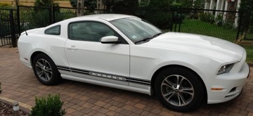 Наклейки на боковые полосы автомобиля Ford Mustang, рисунок 4