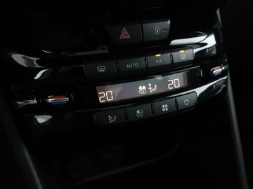 Peugeot 2008 I SUV Facelifting 1.2 PureTech 110KM 2017 Peugeot 2008 1.2 Benzyna Crossway Panorama Navi, zdjęcie 25