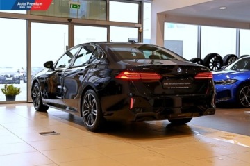 BMW Seria 5 G90-91 Touring 2.0 520d 197KM 2024 BMW Seria 5 520d xDriveFV23Repair InclusiveAdaptacyjny Reflektor LEDM Sport, zdjęcie 21