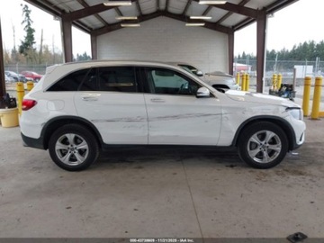 Mercedes GLC C253 2018 Mercedes-Benz GLC 300 4Matic 2018 2.0L 2.0 Benzyna 241KM, zdjęcie 6