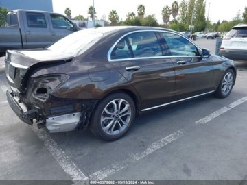 Mercedes Klasa C W205 2018 Mercedes-Benz Klasa C 2018 MERCEDES-BENZ C 300 2.0 Benzyna 241KM, zdjęcie 4