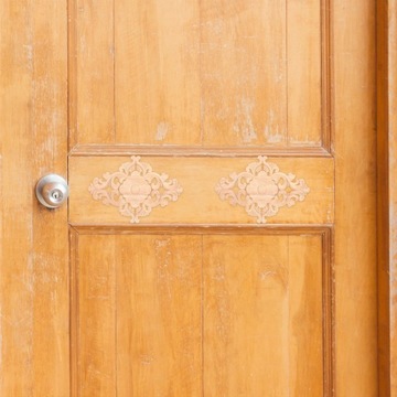 ДЕРЕВЯННАЯ МЕБЕЛЬ, РЕЗНЫЕ ЦВЕТОЧНЫЕ УКРАШЕНИЯ