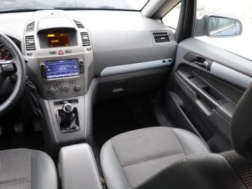 Opel Zafira B 1.9 CDTI ECOTEC 100KM 2007 Opel Zafira 1.9 CDTI, 7 miejsc, HAK, Klima,ALU, zdjęcie 7