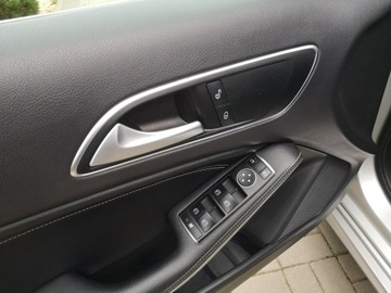 Mercedes Klasa A W176 Hatchback 5d Facelifting 180 122KM 2017 Mercedes A 180 1,6 16v 122KM Klimatronik Navigacja, zdjęcie 10
