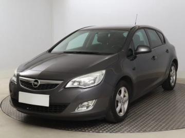 Opel Astra J Hatchback 5d 1.4 Turbo ECOTEC 140KM 2011 Opel Astra 1.4 T, Klima, Tempomat, Parktronic,ALU, zdjęcie 1