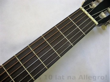 Классическая акустическая гитара 4/4, полноразмерная для обучения. Красивый, чистый звук.