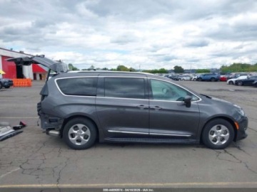 Chrysler Pacifica II 2018 Chrysler Pacifica Hybrid Touring L 2018 3.6 Hybryda 287KM, zdjęcie 5