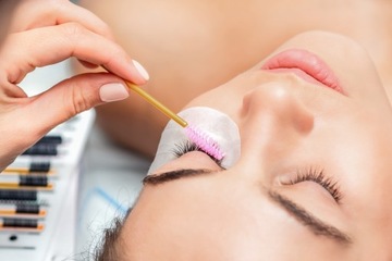 50 классических одноразовых кисточек для ресниц и бровей с блестками