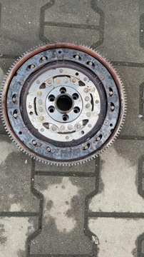 KOLO DVOUHMOTNÉ VW T6 04L105266AA 20 TYS KM