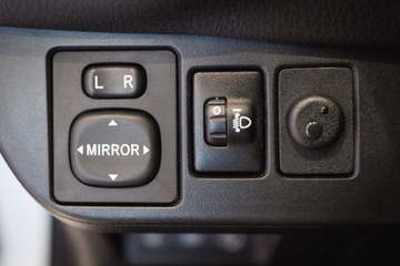 Toyota Yaris III Hatchback 5d Facelifting 2017 1.5 Hybrid 100KM 2018 Toyota Yaris Hybrid 100 Selection 1.5 Hybryda 100KM, zdjęcie 28