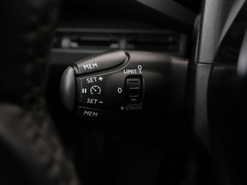 Peugeot 3008 II Crossover 1.5 BlueHDI 130KM 2018 Peugeot 3008 Virtual Navi Czujniki parkowania, zdjęcie 30
