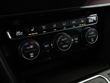 Volkswagen Passat B8 GTE Variant 1.4 TSI Plug-In-Hybrid 218KM 2019 Volkswagen Passat 1.4GTE Automat Navi ACC Virtual, zdjęcie 27