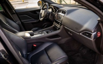 Jaguar F-Pace SUV 2.0 i4 250KM 2018 Jaguar F-Pace Jaguar F-Pace 25t AWD Premium 250KM 2.0 Benzyna 250KM, zdjęcie 10
