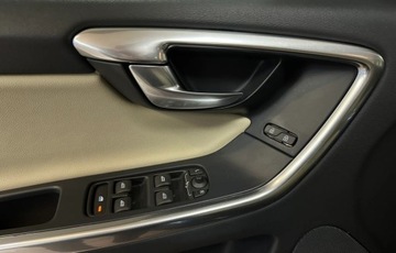 Volvo XC60 I SUV Facelifting 2.0 D4 DRIVE-E 190KM 2017 Volvo XC 60 2.0d Salon Polska ASO R-CARS Warszawa 2.0 Diesel 190KM, zdjęcie 20