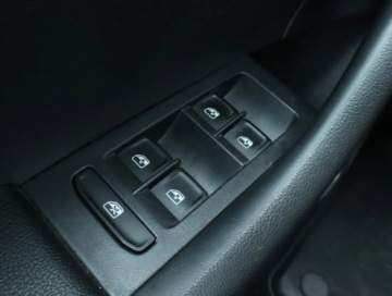 Skoda Rapid II Liftback Facelifting 1.0 TSI 110KM 2017 Skoda Rapid 1.0 TSI, Salon Polska, Xenon, zdjęcie 14