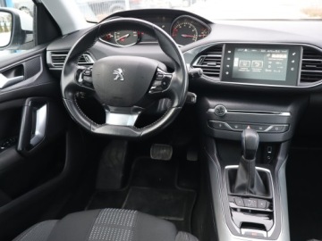 Peugeot 308 II SW 1.2 PureTech 130KM 2015 Peugeot 308 1.2 PureTech, Automat, Navi, Klima, zdjęcie 6