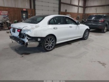 Mercedes Klasa E W214 2023 Mercedes-Benz Klasa E 350 4Matic 2023 2.0l 2.0 Benzyna 255KM, zdjęcie 6