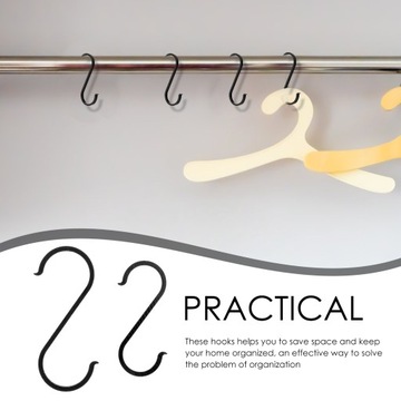 Черная вешалка для одежды S-образной формы.