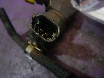 FIAT SEDICI 05- 2,0 DDIS D20AA VSTŘIKOVACÍ TRYSKA VSTŘIKOVAČE 0445110299 2 PIN